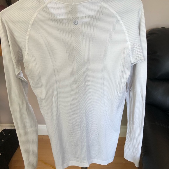 Lululemon, Women’s 6, Swiftly Tech Long Sleeve Crew, GUC - Picture 4 of 16